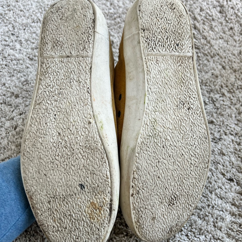 Shoes - Picture 3 of 4